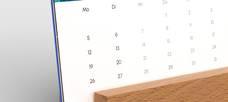 Tischkalender mit Holzaufsteller - 13 x 13 cm - quadratisch - glänzend
